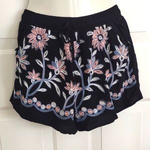 Boutique Floral Sorts in Black